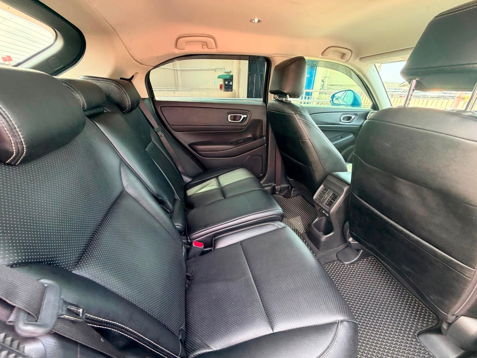 Honda Vezel 1.5G photo 8